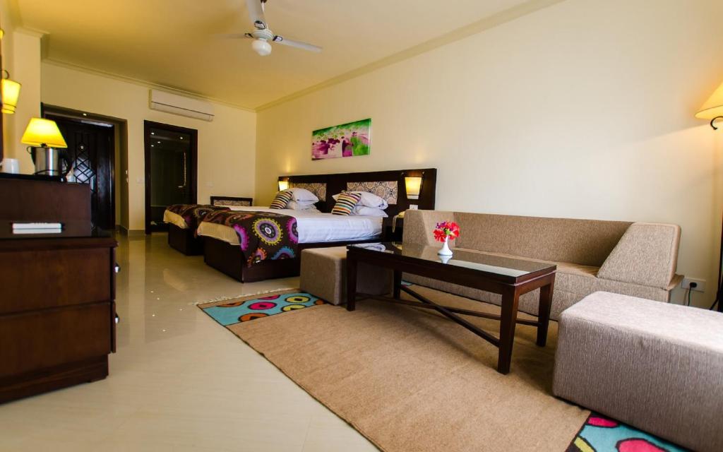 Трехместный (Трехместный номер, вид на сад) курортного отеля Lotus Bay Resort, Хургада