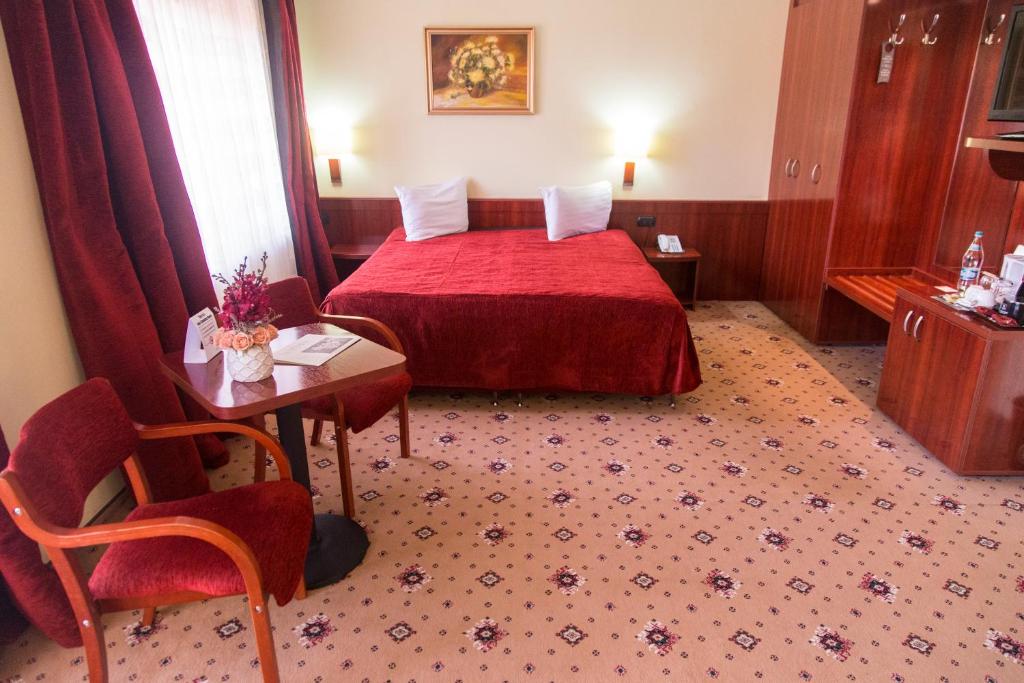 Двухместный (Представительский номер, бесплатное посещение оздоровительного центра) отеля Hotel Caro Golf, Бухарест