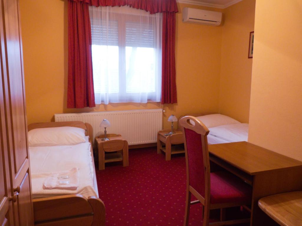 Двухместный (Двухместный номер с 2 отдельными кроватями) гостевого дома Euro Panzio, Дебрецен