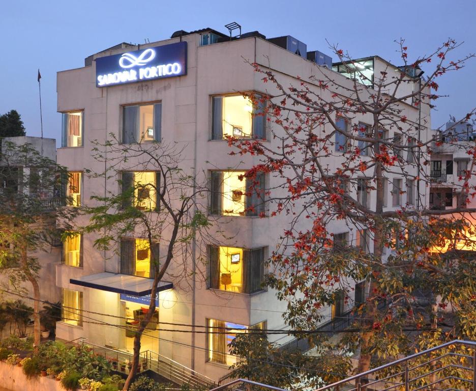 Отель Sarovar Portico Naraina, Hotel, Нью-Дели