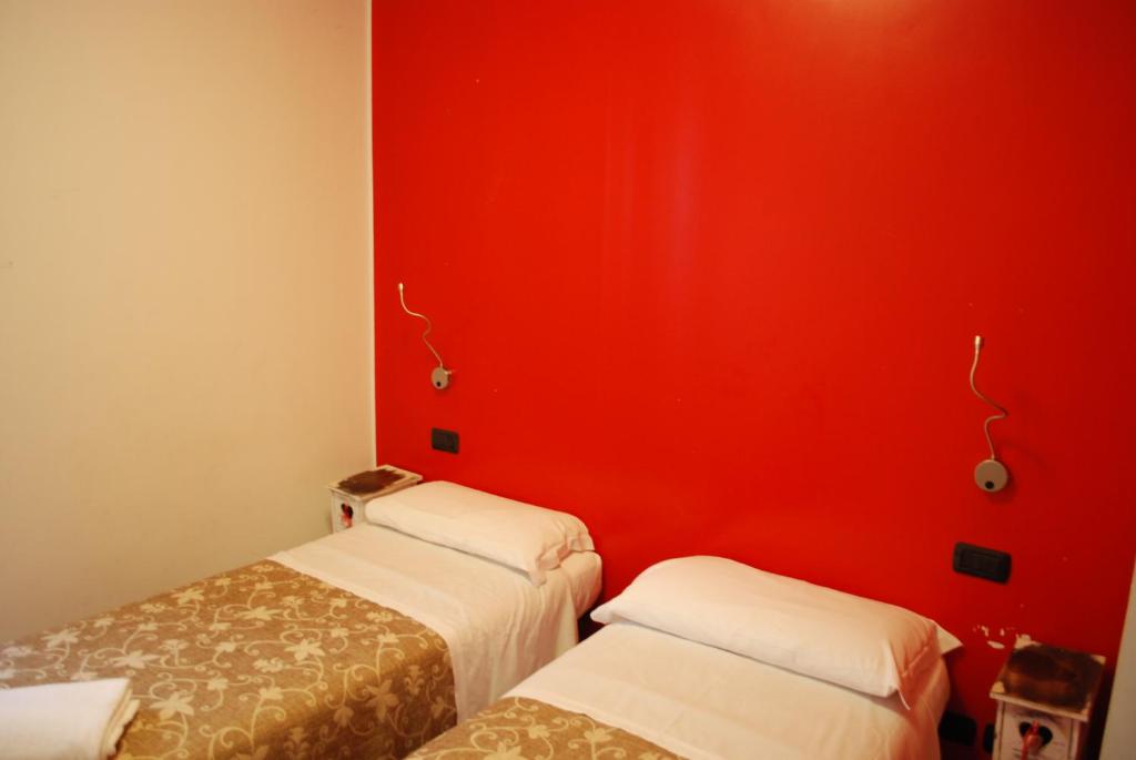 Двухместный (Двухместный номер с 2 отдельными кроватями и общей ванной комнатой) отеля Hotel San Geremia, Венеция