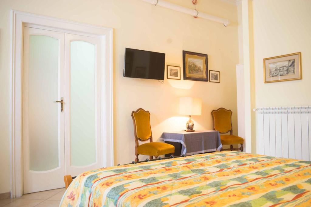 Двухместный (Двухместный номер с 1 кроватью и окном) отеля B&B Graziani Relais, Неаполь