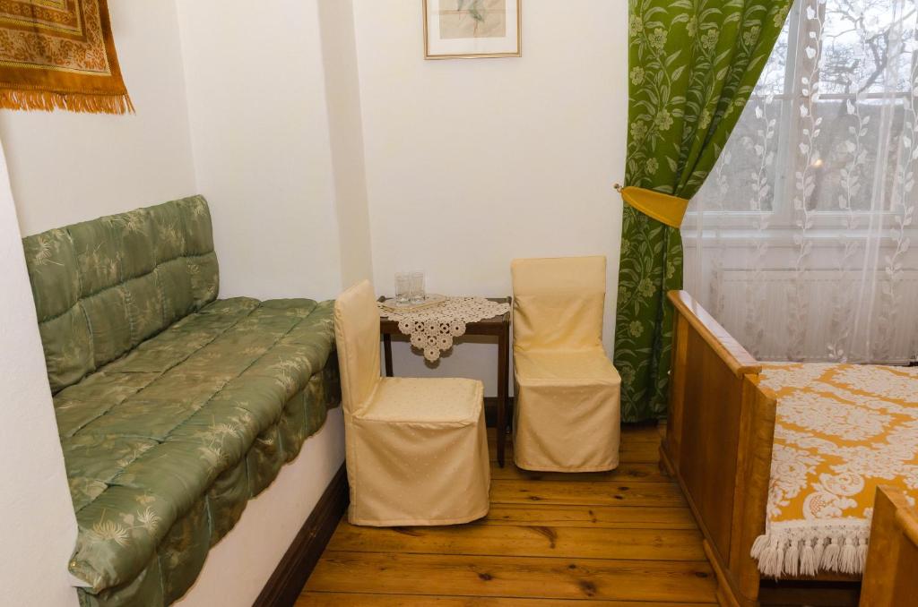 Двухместный (Двухместный номер с 2 отдельными кроватями и собственной ванной комнатой за пределами номера) гостевого дома Ēdoles Pils, Кулдига