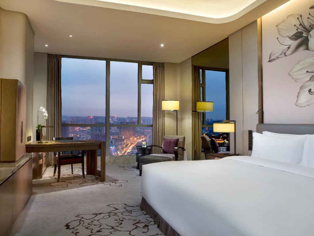 Двухместный (Номер Делюкс «Гранд» с кроватью размера «king-size») отеля Kempinski Hotel Changsha, Чанша