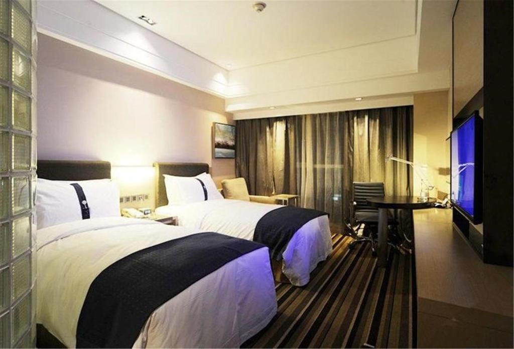 Двухместный (Улучшенный двухместный номер с 2 отдельными кроватями) отеля Holiday Inn Express Shenyang Golden Corridor, Шэньян