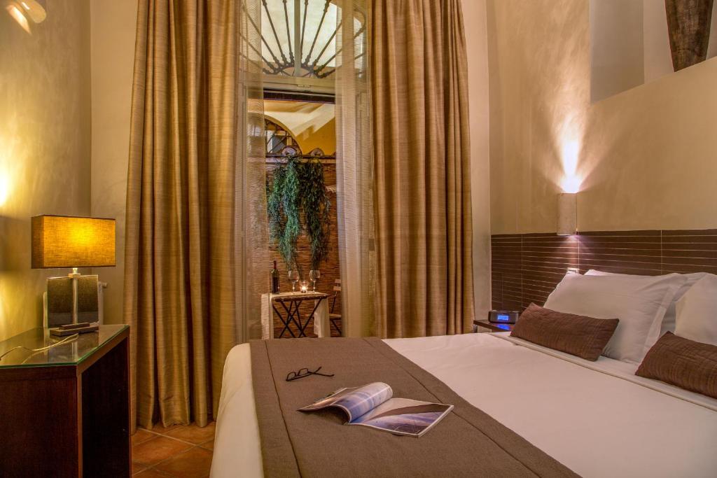 Трехместный (Трехместный номер с собственной ванной комнатой) отеля Basilio 55 Rome, Рим