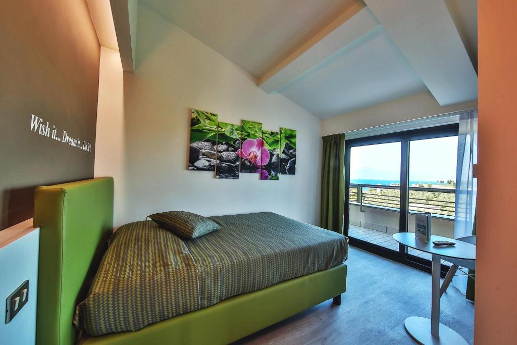 Одноместный (Двухместный номер Делюкс с балконом и видом на озеро) отеля Hotel Ideal, Сирмионе
