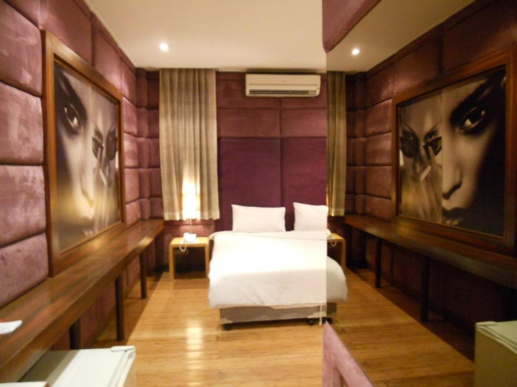 Отель Strand Inn Hotel, Бангкок
