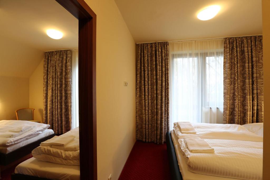 Сьюит (Люкс с 2 спальнями и бесплатной парковкой.) отеля Hotel Tatran, Зволен