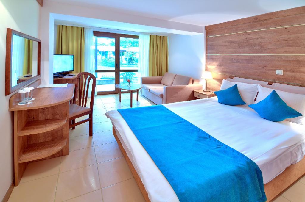Двухместный (Двухместный номер с 1 кроватью или 2 отдельными кроватями, бесплатная парковка) отеля Les Magnolias Hotel, Приморско
