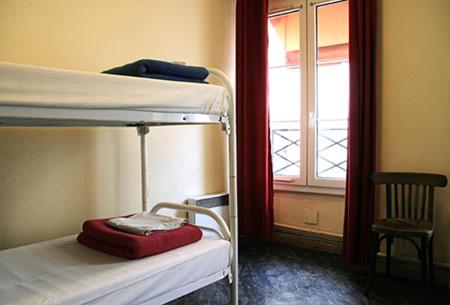 Двухместный (Двухместный номер с 2 отдельными кроватями) хостела Aloha Hostel, Париж