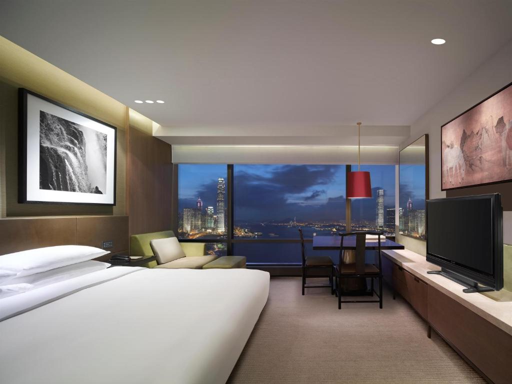 Двухместный (Большой номер Делюкс с кроватью размера «king-size» и видом на гавань) отеля Grand Hyatt Hong Kong, Гонконг (город)