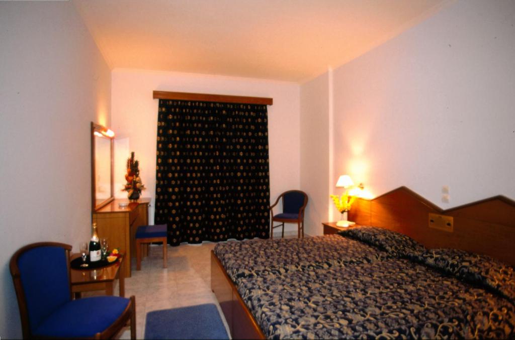 Двухместный (Двухместный номер с 1 двуспальной или 2 отдельными кроватями, боковой вид на море) отеля Astir Palace Hotel, Лаганас