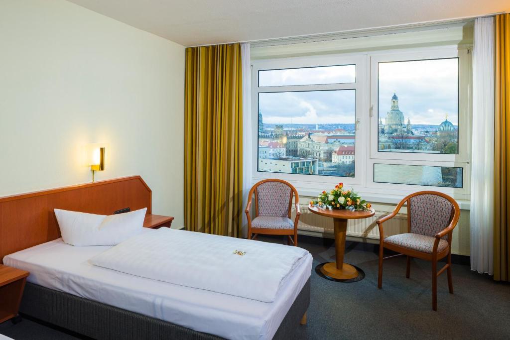 Двухместный (Стандартный двухместный номер с 2 отдельными кроватями) отеля Hotel Am Terrassenufer, Дрезден