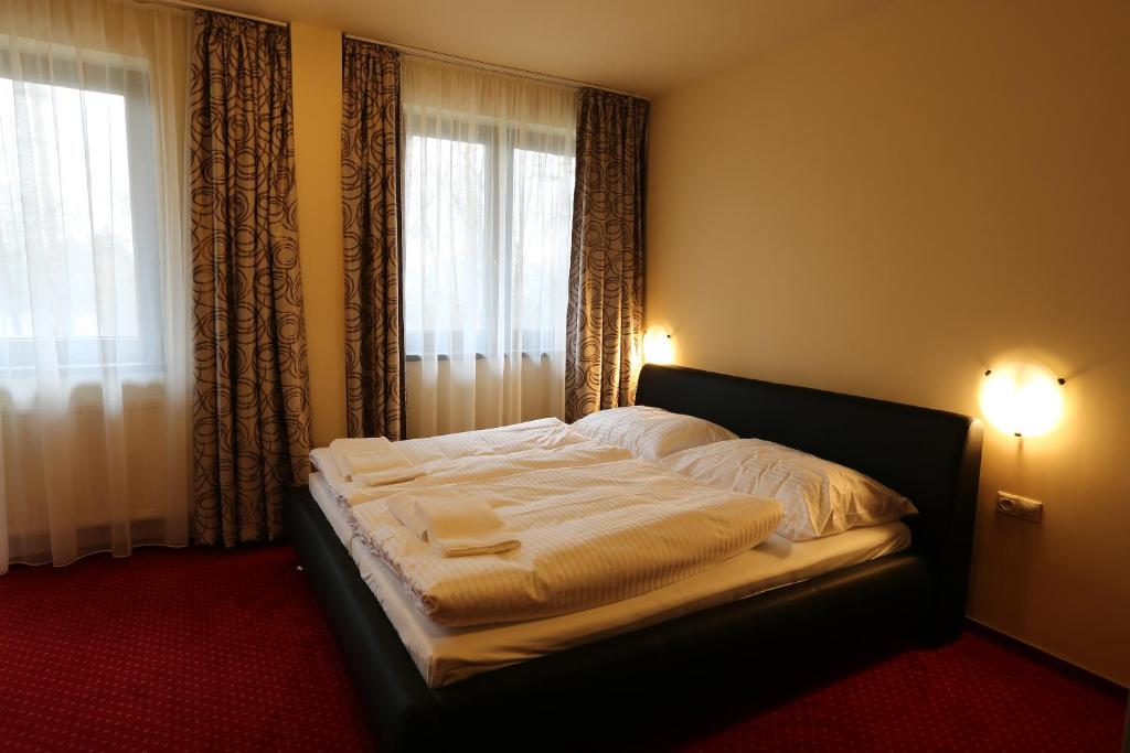 Двухместный (Двухместный номер Делюкс с 1 кроватью, балконом и бесплатной парковкой) отеля Hotel Tatran, Зволен