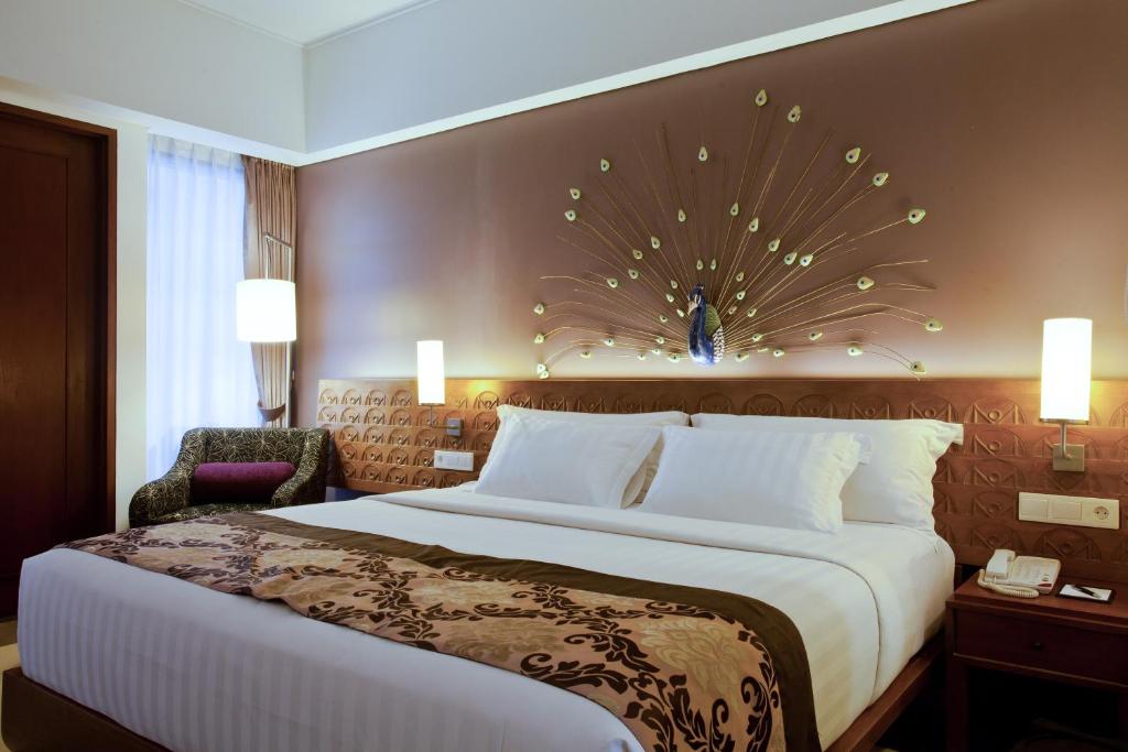 Двухместный (Двухместный номер Делюкс с 1 кроватью или 2 отдельными кроватями) отеля Sun Island Hotel & Spa Kuta, Кута