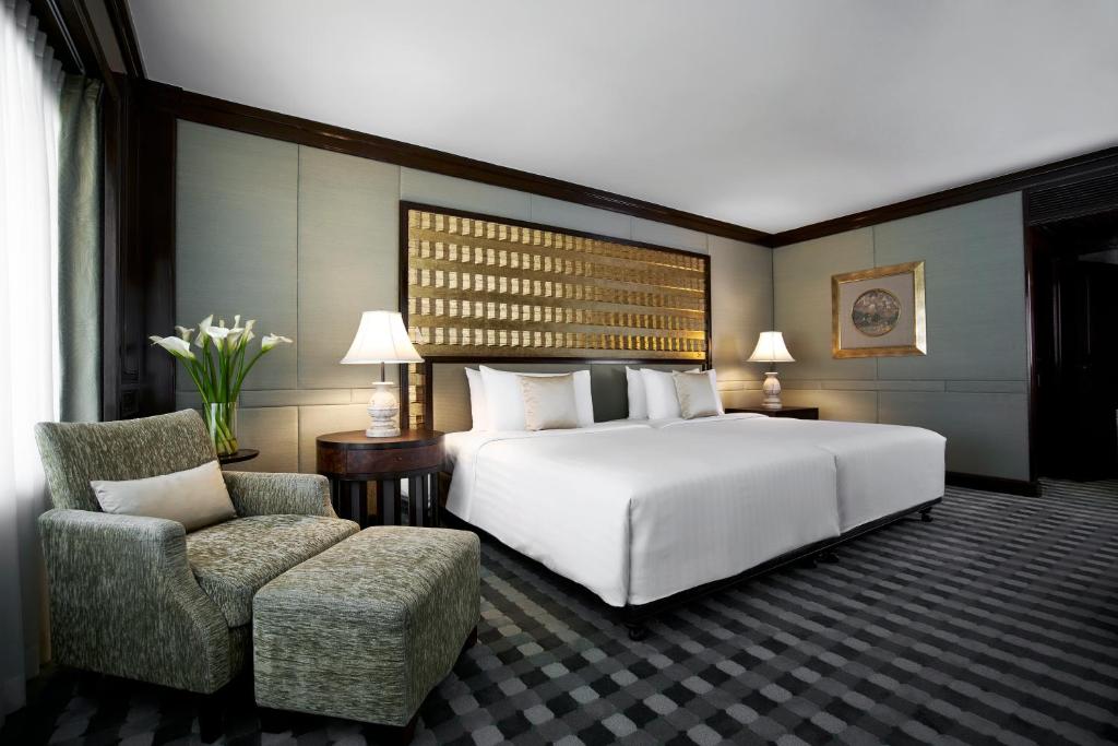 Двухместный (Угловой люкс с 1 спальней) отеля Anantara Siam Bangkok Hotel, Бангкок