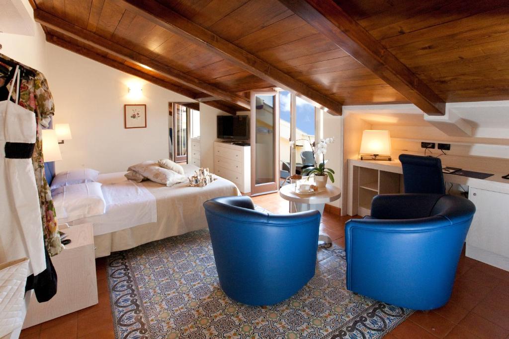 Двухместный (Двухместный номер с 1 кроватью - Лофт с небольшой террасой) гостевого дома Maison Tofani, Сорренто