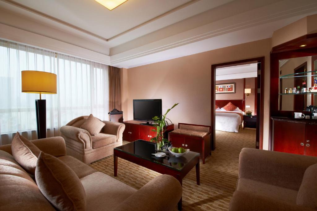 Сьюит (Улучшенный люкс с кроватью размера «king-size» — Для курящих гостей) отеля Crowne Plaza City Center Ningbo, Нинбо