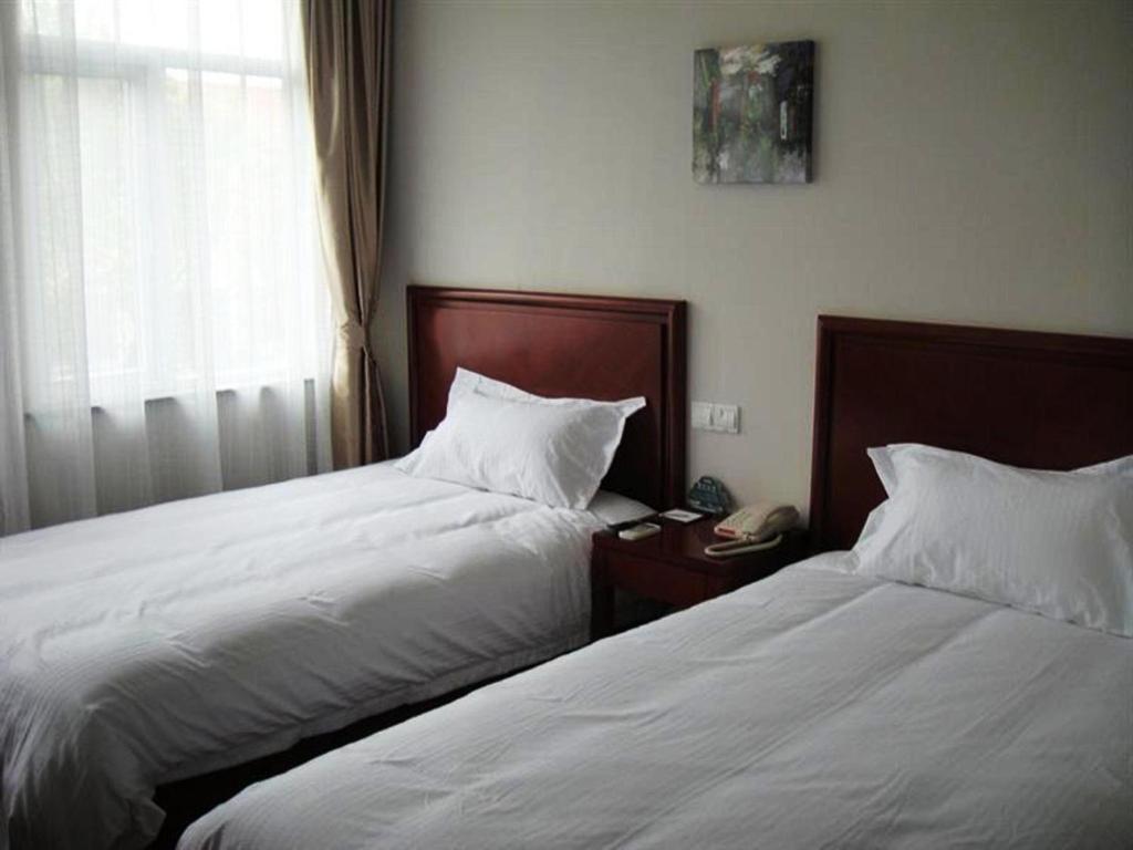 Двухместный (Двухместный номер Делюкс с 2 отдельными кроватями) отеля GreenTree Inn Jiangsu Suzhou Wuzhong Business Hotel, Сучжоу