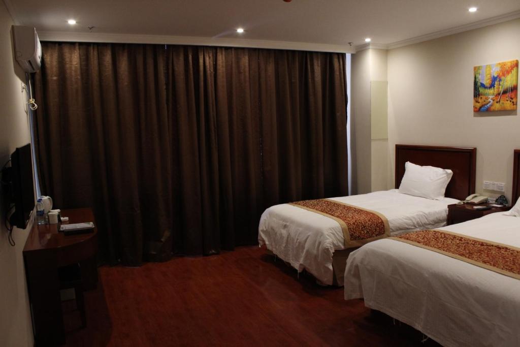Двухместный (Двухместный номер Делюкс с 2 отдельными кроватями) отеля GreenTree Inn JiangSu SuZhou HeShan Business Hotel, Сучжоу