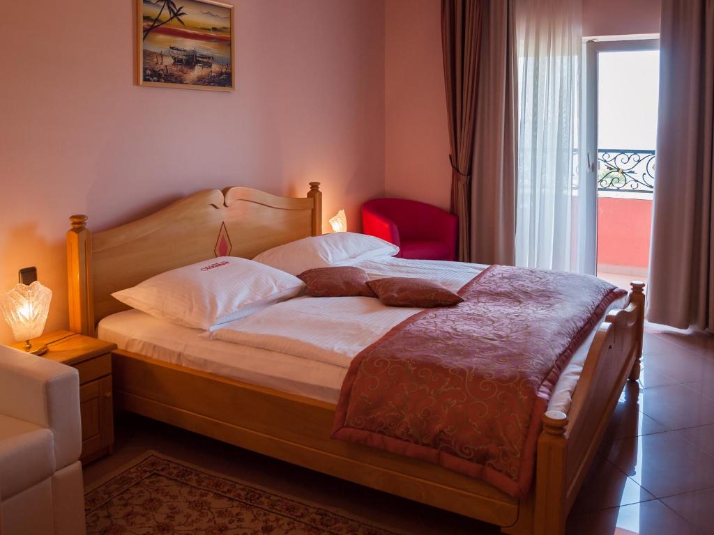 Двухместный (Стандартный двухместный номер с 1 кроватью и балконом) отеля Hotel Miramare, Водице