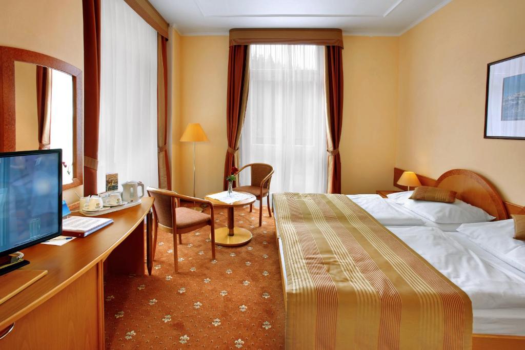 Двухместный (Улучшенный двухместный номер с 1 кроватью) отеля Hvězda-Imperial-Neapol, Марианские Лазне