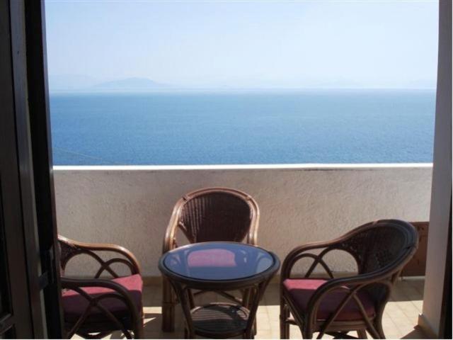 Апартаменты (Апартаменты с видом на море (для 2-4 взрослых)) апарт-отеля Oniro Villas, Агиос-Иоаннис-Перистерон