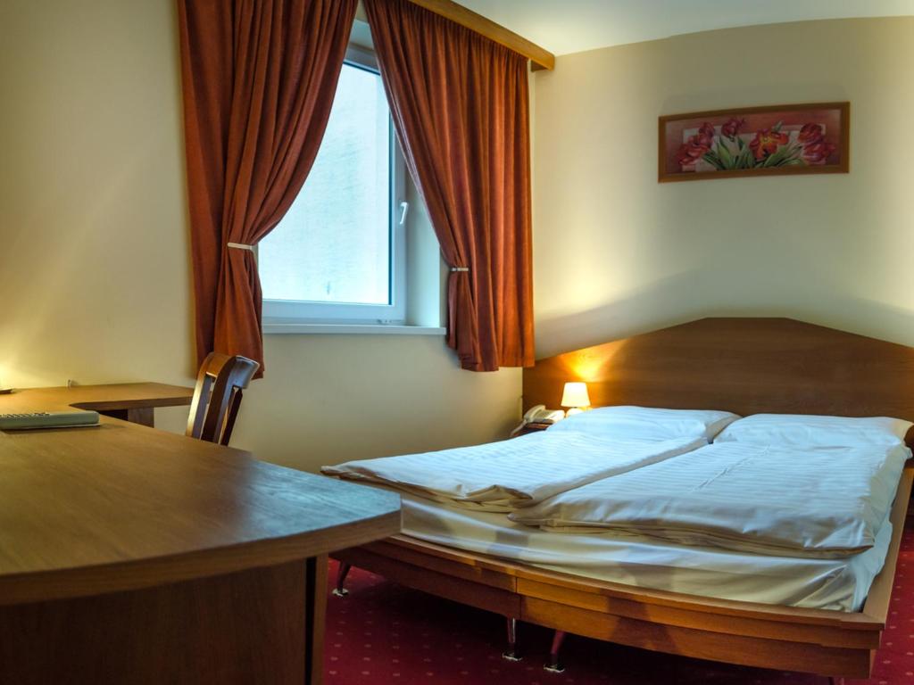 Двухместный (Двухместный номер эконом-класса с 1 кроватью) отеля Hotel West, Братислава
