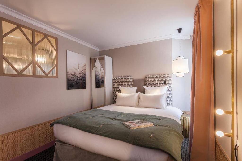 Двухместный (Улучшенный двухместный номер с 1 кроватью и душем) отеля Handsome Hotel By Elegancia, Париж