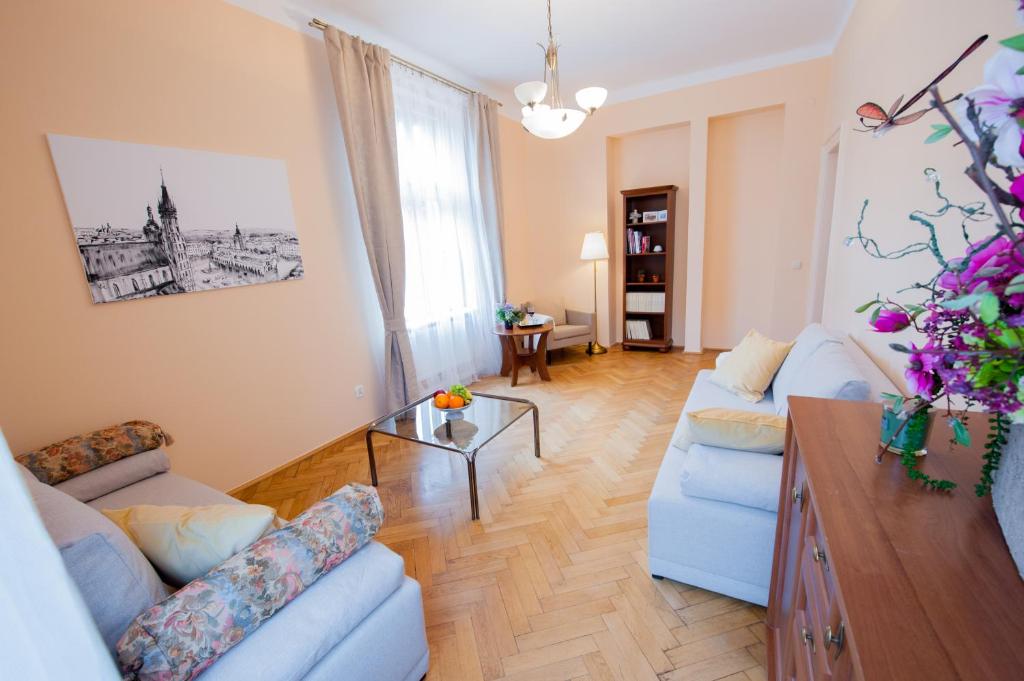 Апартаменты (Апартаменты с 2 спальнями - 4 этаж), Apartments Roman