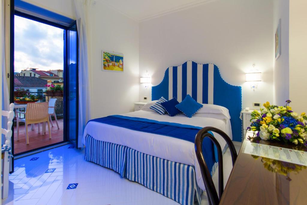 Двухместный (Двухместный номер «Комфорт» с 1 кроватью или 2 отдельными кроватями) отеля Hotel Villa Di Sorrento, Сорренто