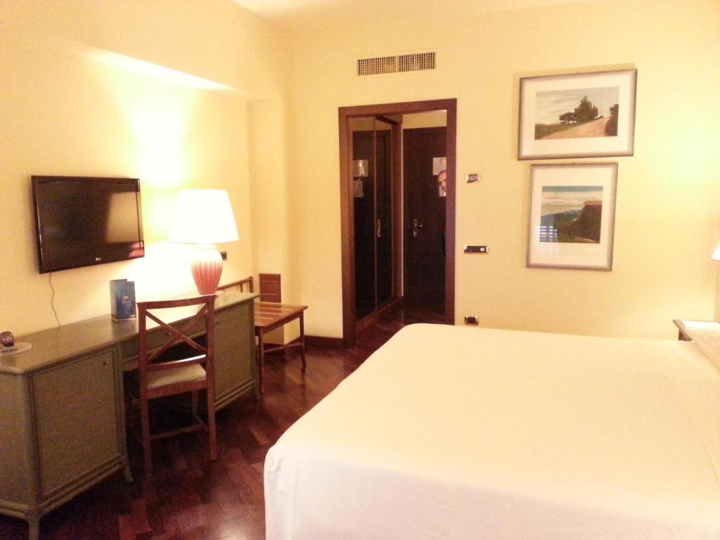 Двухместный (Стандартный двухместный номер с 1 кроватью или 2 отдельными кроватями) отеля Grand Hotel Baia Verde, Катания