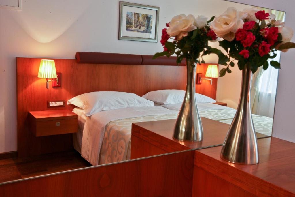 Двухместный (Двухместный номер с 2 отдельными кроватями) отеля Hotel Croatia, Загреб