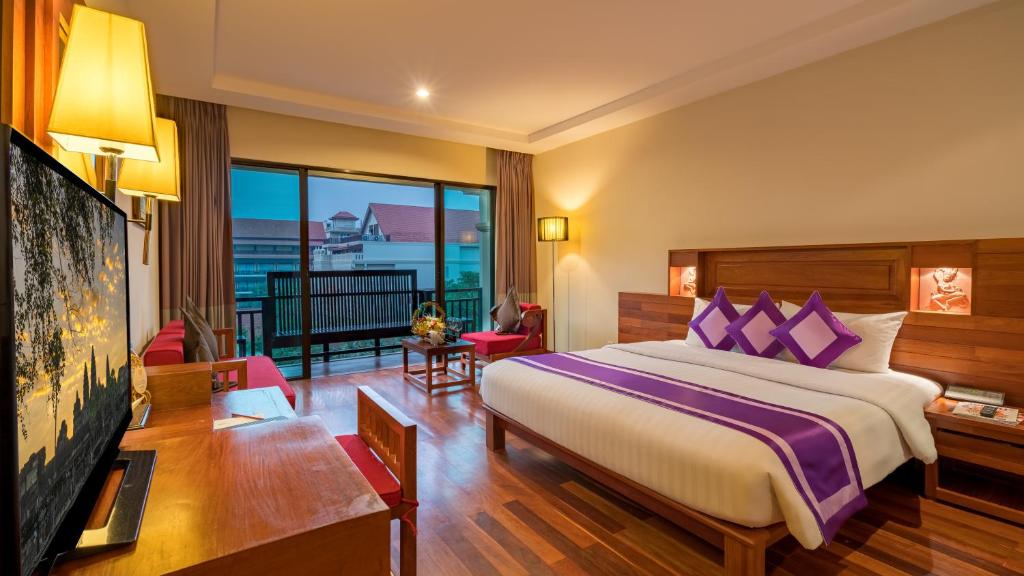Двухместный (Суперлюкс с видом на город - Трансфер от/до аэропорта) курортного отеля Angkor Miracle Resort & Spa, Сием Рип