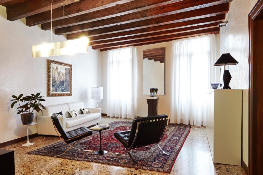 Апартаменты (Апартаменты с 1 спальней и балконом - Отдельное здание) отеля Palazzo Paruta, Венеция