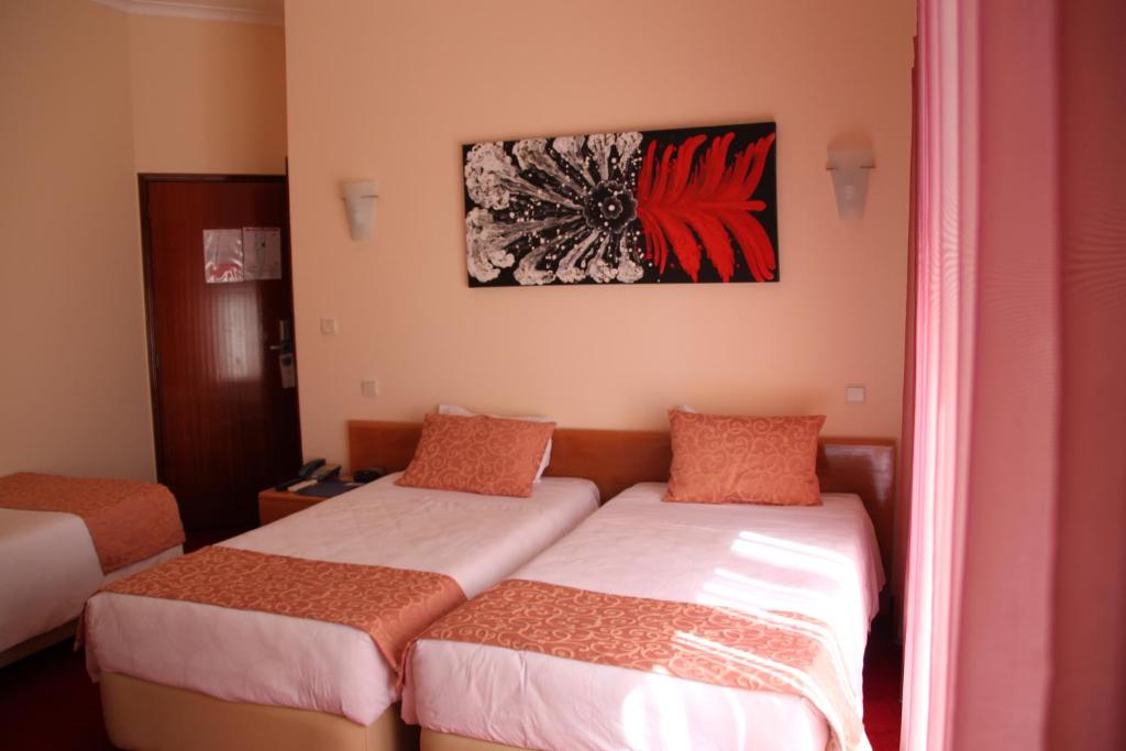Трехместный (Трехместный номер) отеля Hotel Quasar, Порту