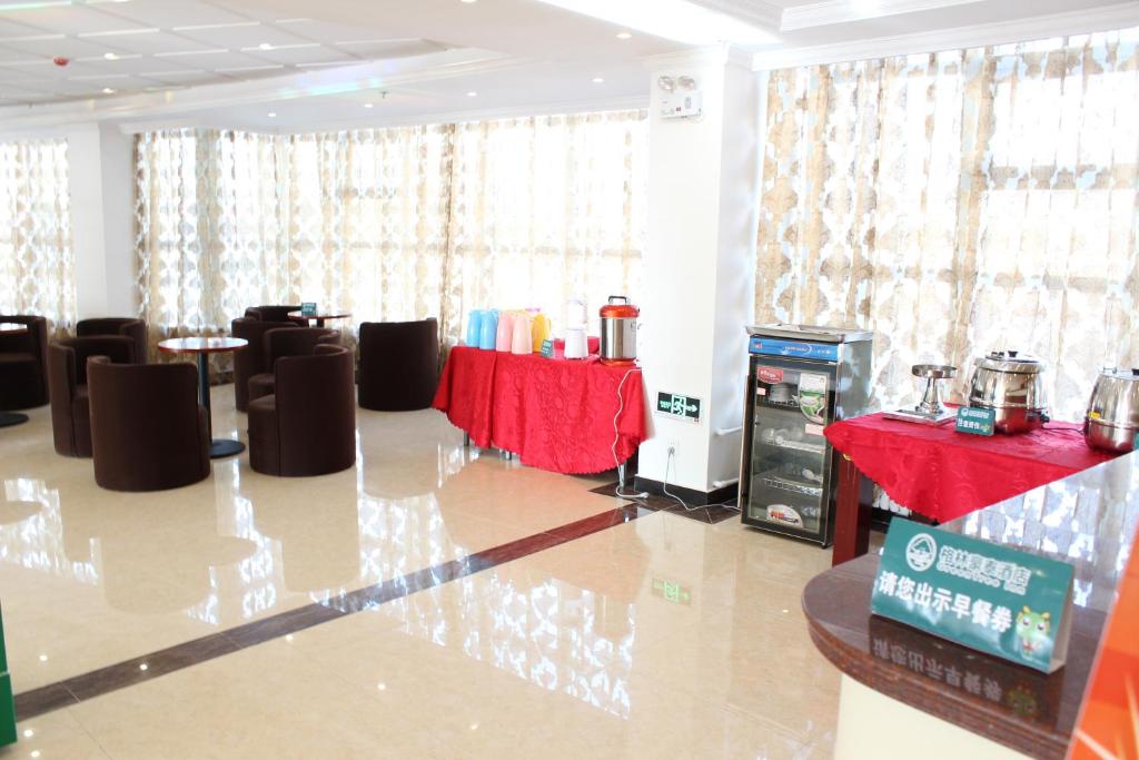 Отель GreenTree Inn Zhejiang Ningbo East Bus Station Express Hotel, Нинбо