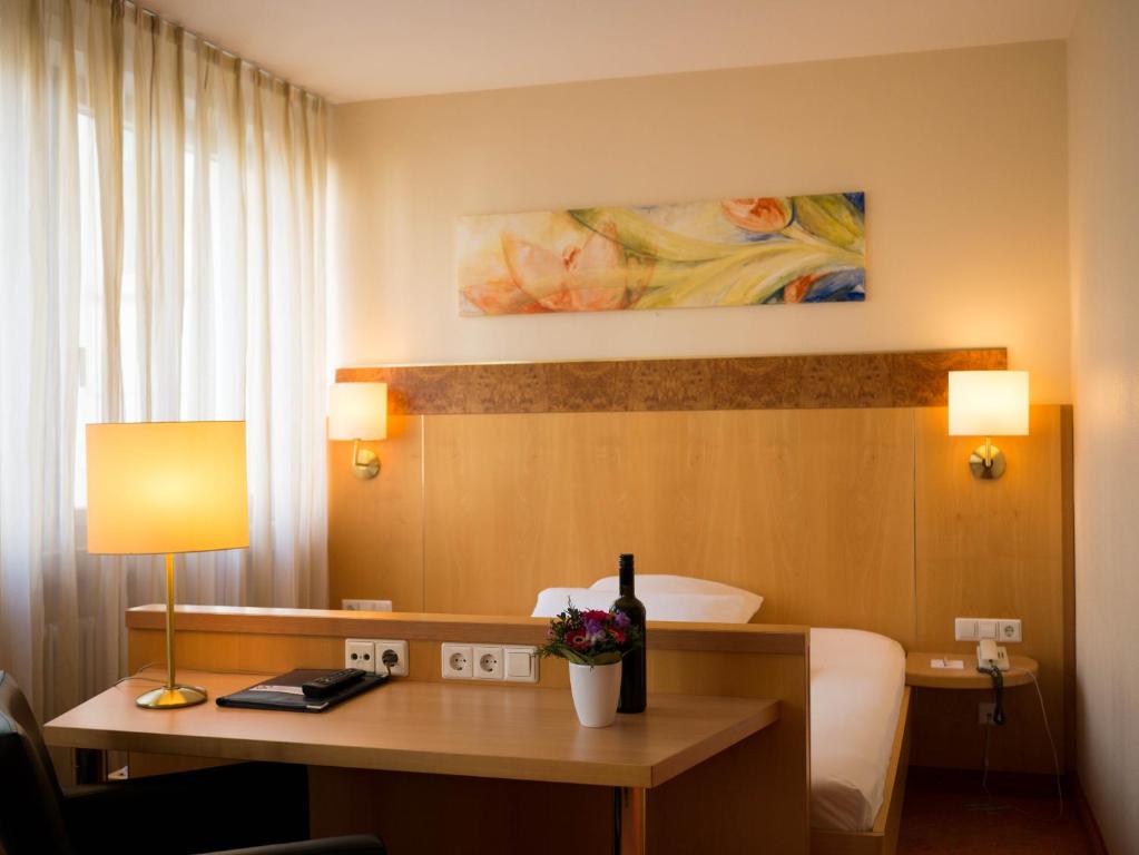 Двухместный (Двухместный номер «Комфорт» с 1 кроватью) отеля Kronenhotel, Штутгарт