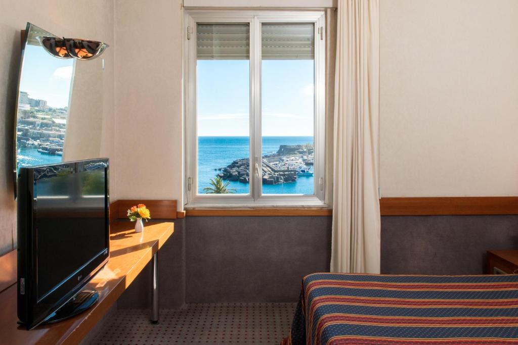 Двухместный (Двухместный номер с 1 кроватью с видом на море) отеля Hotel Catania Ognina, Катания