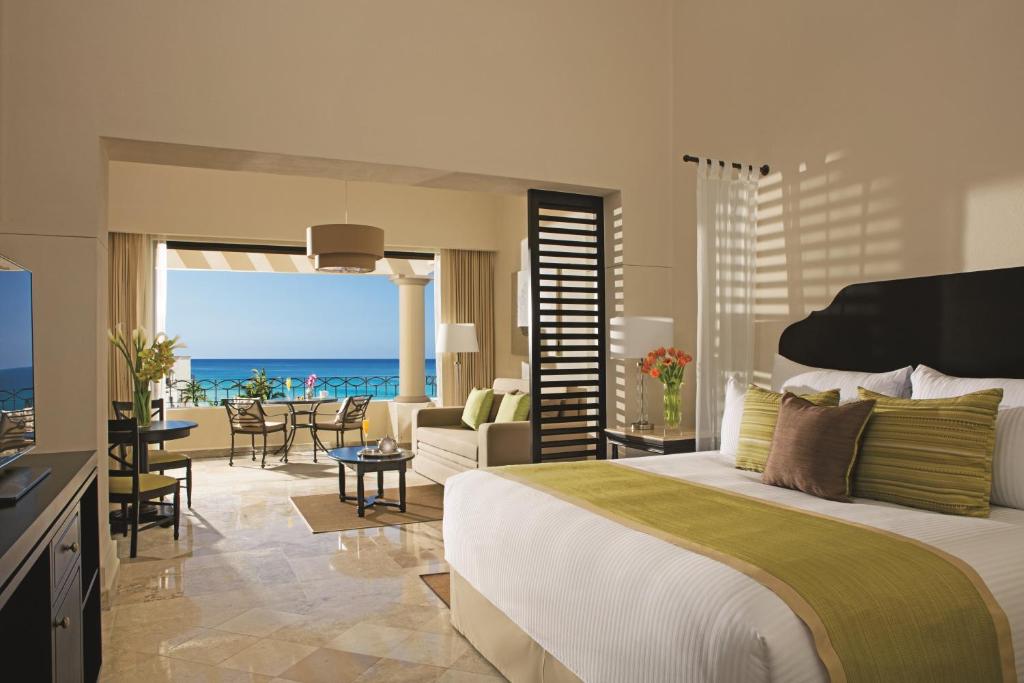 Сьюит (Клубный привилегированный полулюкс) курортного отеля Dreams Los Cabos Suites Golf Resort & Spa, Кабо-Сан-Лукас