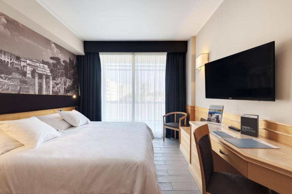 Двухместный (Улучшенный двухместный номер с 1 кроватью или 2 отдельными кроватями (для 2 взрослых и 1 ребенка)) отеля Occidental Aran Park Hotel, Рим
