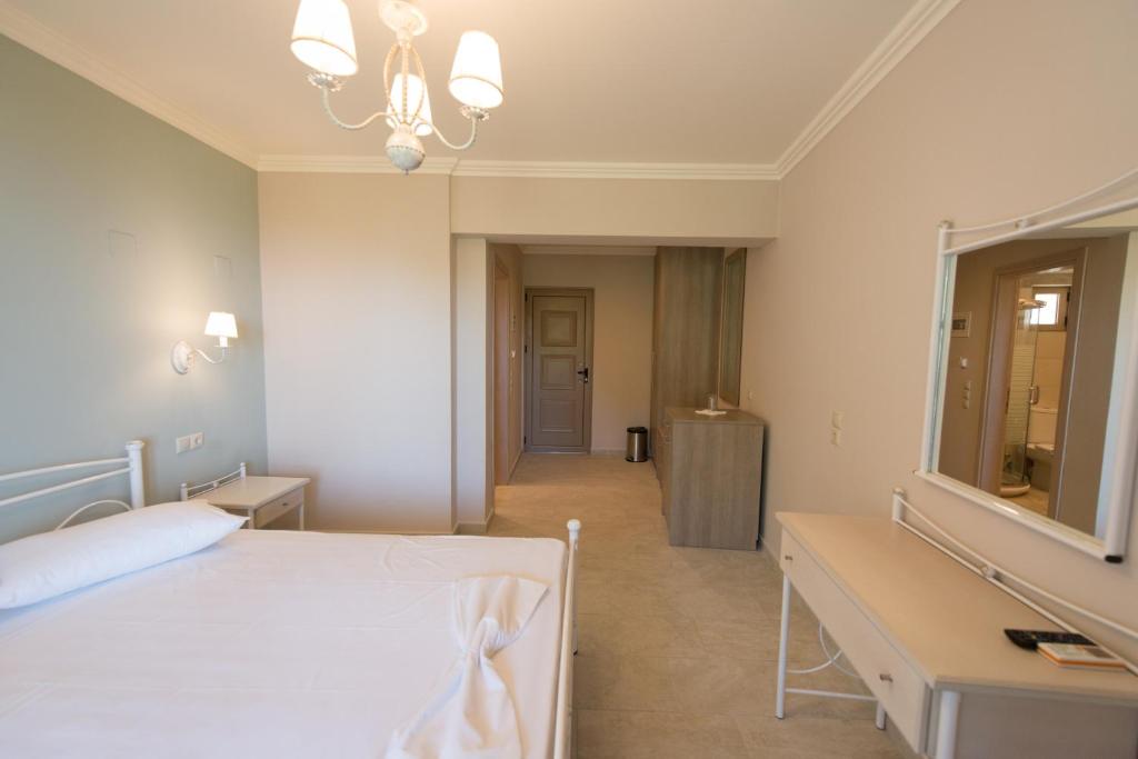 Двухместный (Улучшенный двухместный номер с 1 кроватью) отеля Santa Marina Hotel, Айос-Никитас
