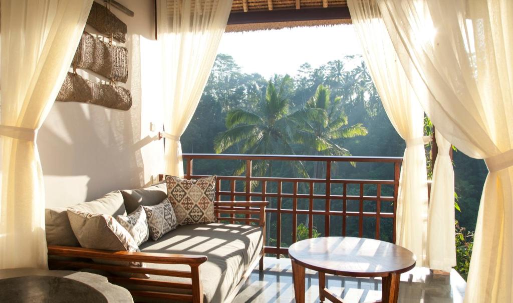 Сьюит (Горящее предложение при раннем бронировании - Вилла с собственным мини-бассейном, видом на долину и бесплатными привилегиями) курортного отеля Tejaprana Resort & Spa, Убуд