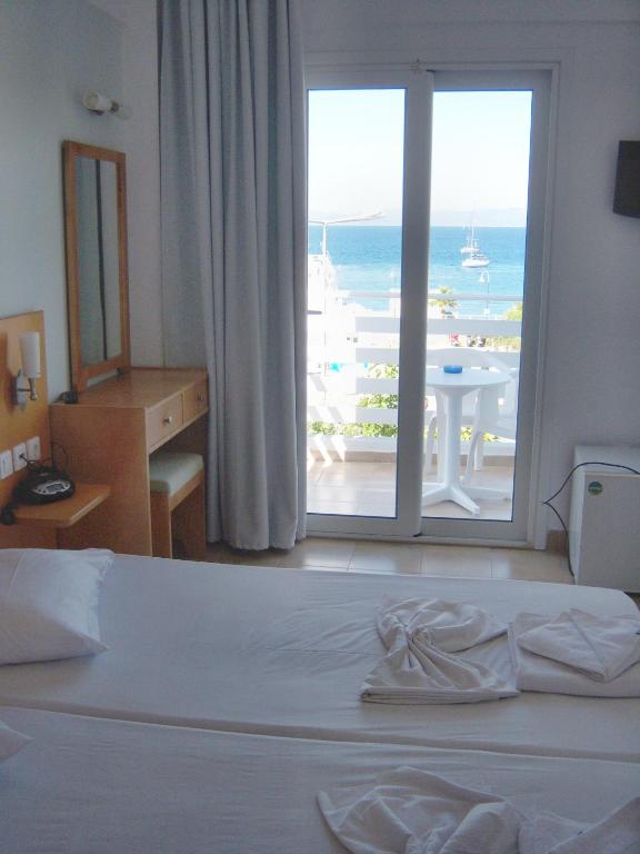 Двухместный (Двухместный номер с 2 отдельными кроватями и видом на море) отеля Kos Bay Hotel, Кос
