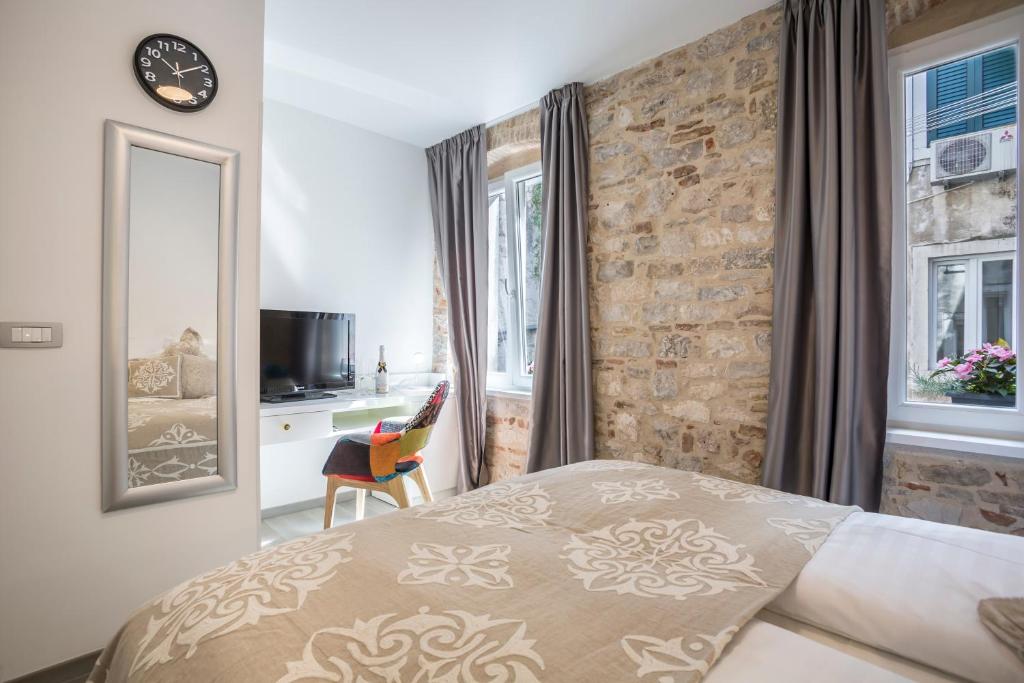 Двухместный (Улучшенный двухместный номер с 1 кроватью) гостевого дома Centro di Centri Rooms, Сплит