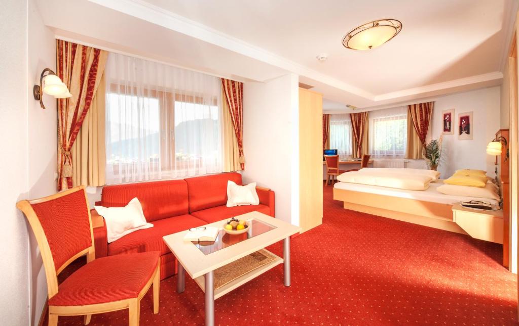 Двухместный (Двухместный номер с 2 отдельными кроватями, эркером и балконом) отеля Hotel Gletscherblick, Целль-ам-Циллер