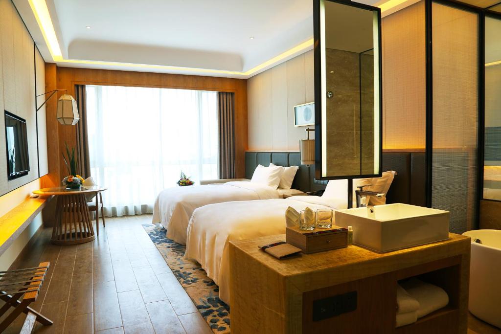 Двухместный (Улучшенный двухместный номер с 1 кроватью или 2 отдельными кроватями) отеля Harman Resort Hotel Sanya, Санья