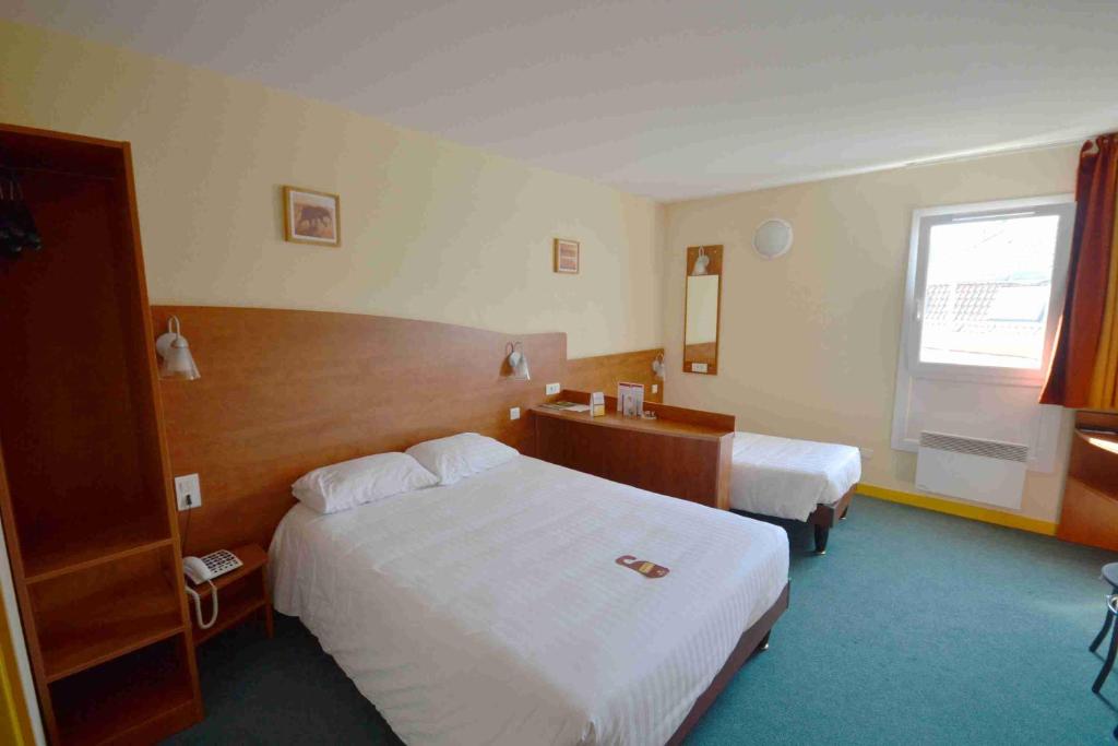 Трехместный (Трехместный номер (1 двуспальная кровать и 1 простая кровать)) отеля Best Hotel Metz, Мец