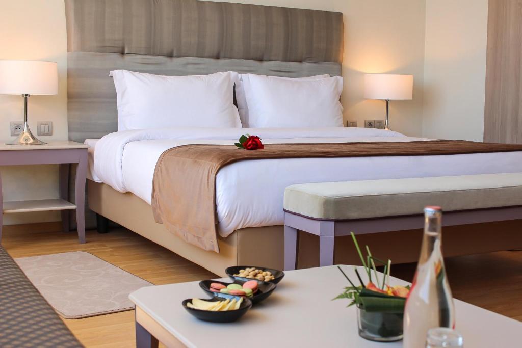 Двухместный (Представительский номер с кроватью размера «queen-size») отеля Mogador Marina, Касабланка